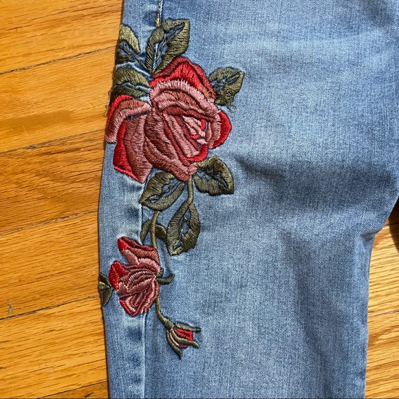 ROSE EMBROIDERY DENIM JEANS - Picture 3 of 9
